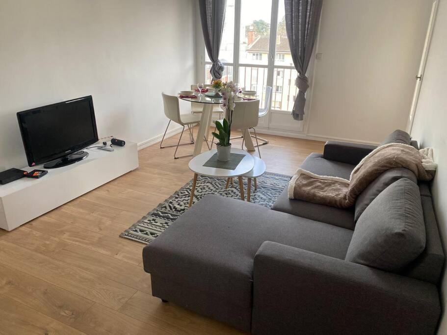 Apartment Renove Et Spacieux, Terrasse, 4 Pers Franconville (Val-d'Oise)