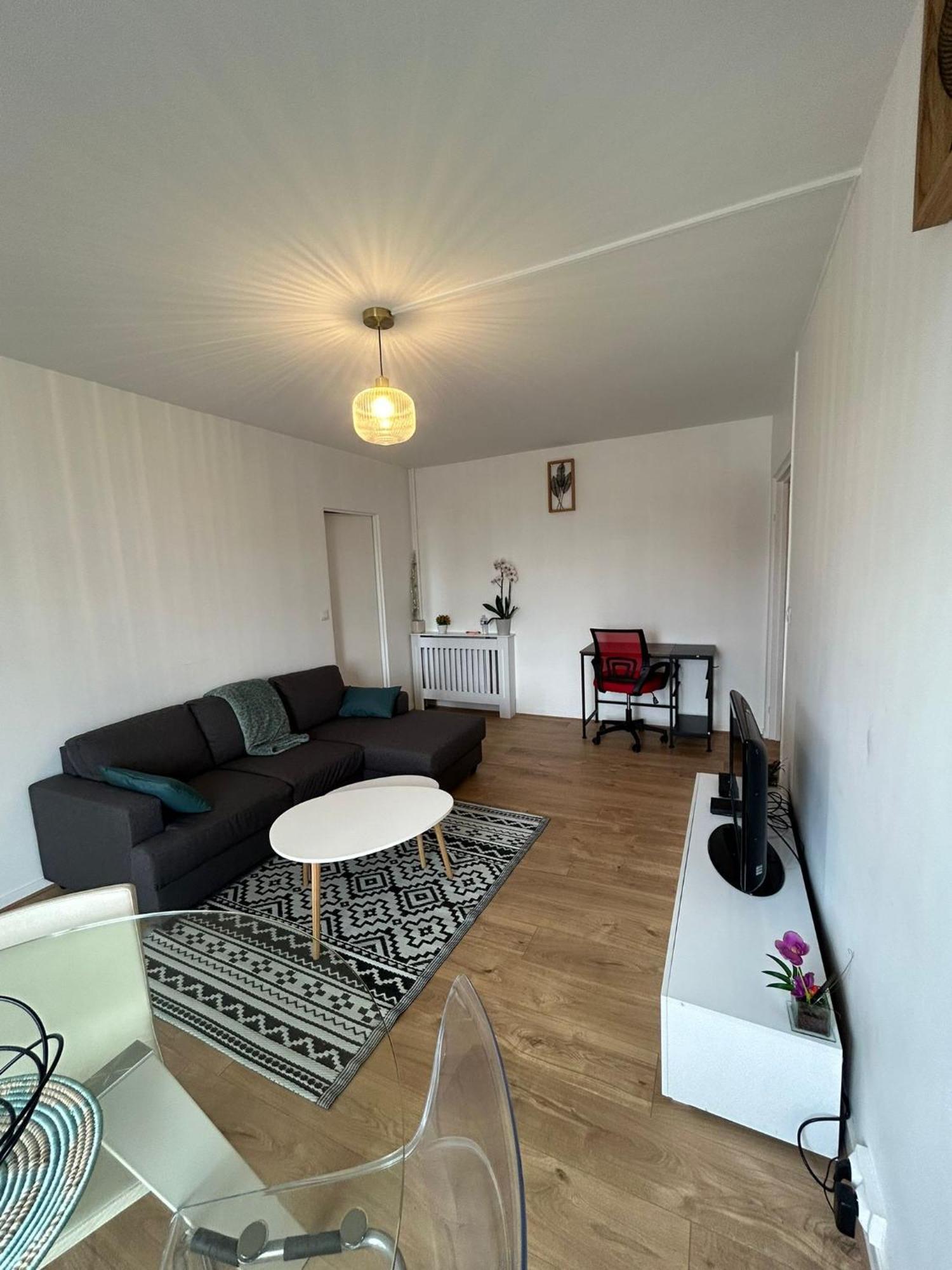 Apartment Renove Et Spacieux, Terrasse, 4 Pers Franconville (Val-d'Oise)